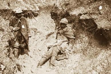 Verdun-blessé-dans-la-boue.-Crédit-photo-exposition-De-boue-et-de-larmes